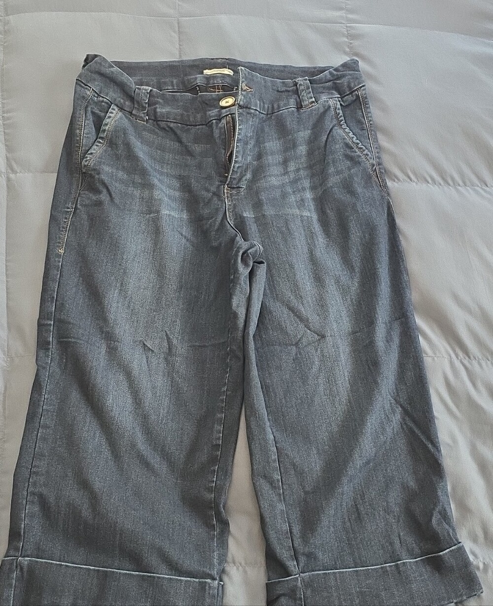 Dark Wash Cropped Wide-Leg Jeans